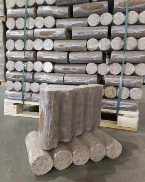 Aukščiausios kokybės NESTRO briketai, pagaminti 100% iš švarių ir naturalių spygliuočių medienos pjuvenų, be jokių priemaišų ar chenimkalų.