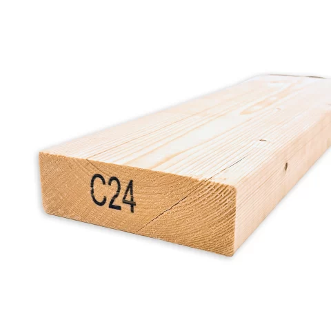 Kalibruota graduota C24 mediena, ant galo atspausdintas „C24“, matoma ilgoji plokštuma