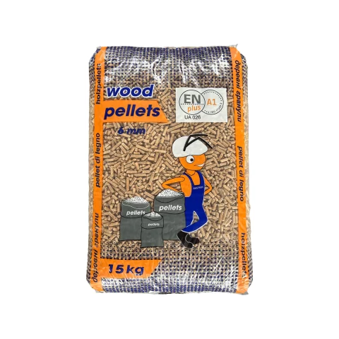Anstroy medžio pjuvenų granulių maišas iš priekio, matomi užrašai „wood pellets“, „6 mm“ ir „15 kg“