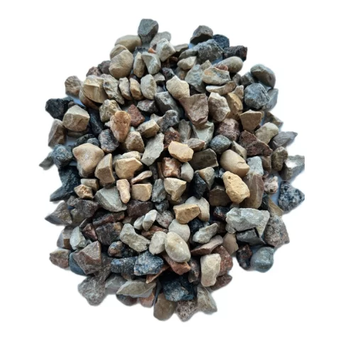 Granito skalda Stone Mix, įvairiaspalvių akmenukų krūvelė ant balto fono