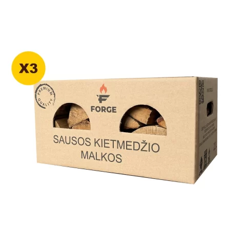 Forge kartoninė dėžutė su užrašu „Sausos kietmedžio malkos“ ir ženklu „X3“, pro išpjovas matomos malkos